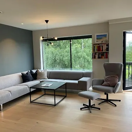 ヴィラ New And Spacious House With Fireplace *